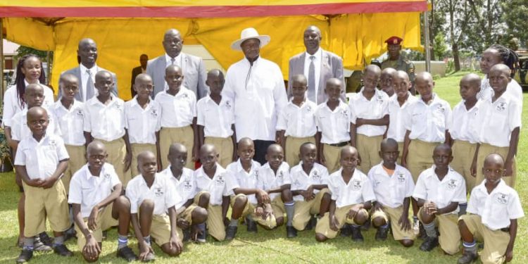 Museveni Donates Shs.200m to Iganga Boys’ School