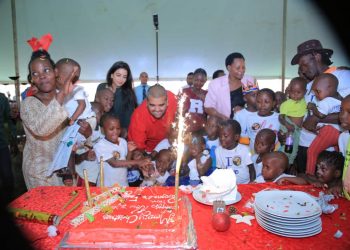 Pictorial: 600 Underprivileged Children Share a Light Moment with Ruparelias