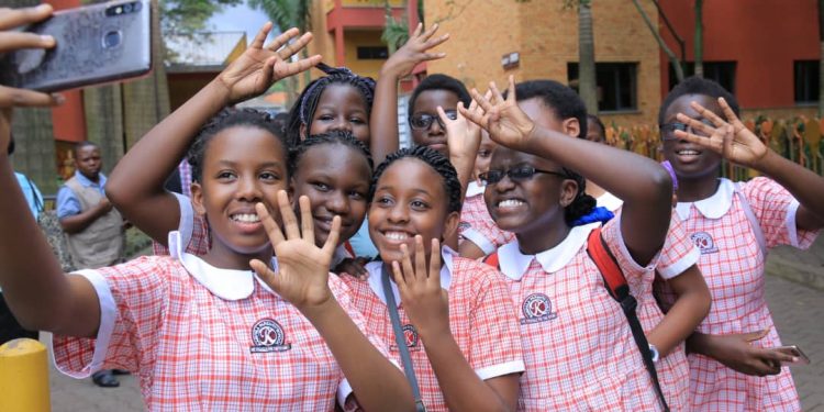 PLE: 15 Pupils Score Aggregate 4, 172 Pass in First Grade at Kampala Parents School