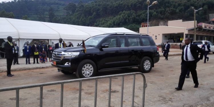 Photos: Heavy Security Deployment as Museveni Arrives at Katuna Border to Meet Kagame