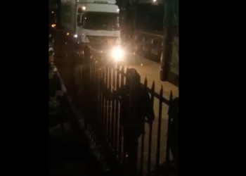 2 Police Officers filmed Receiving bribe from Truck Drivers entering Uganda at Malaba have been Arrested and Quarantined