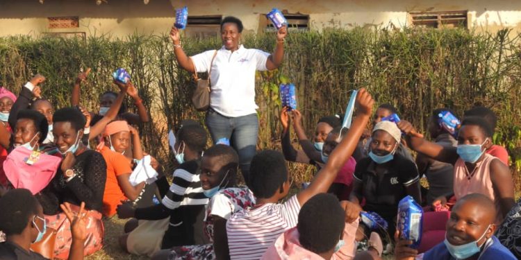 Sheema Parents applaud Kateshumbwa’s wife for Donating Sanitary Pads to needy Girls