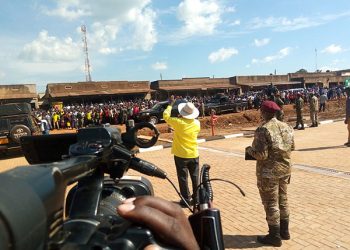 Museveni finally Addresses Crowds in Busia