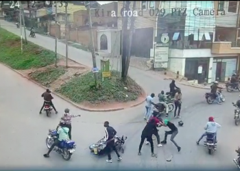 VIDEO: 14 Boda Boda riders rob Indian National shs.5M in Kamwokya 