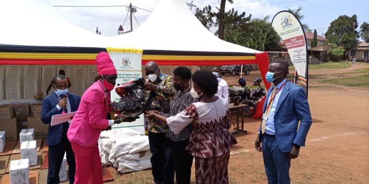 Ministry of Gender gives Juakali groups 443 business Tool kits