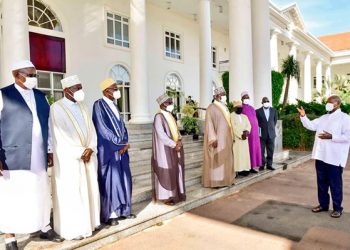 Museveni reunites Kibuli- UMSC Muslim factions; Sign agreement to Form one Body