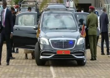 As Ugandans grumble over Speakers’ shs2bn car, Museveni unveils Shs.3b “Armoured Maybach Benz S650” capable of Moving 50kms on Flat tyres