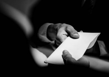 Museveni’s minister Filmed receiving Bribe in a Lodge