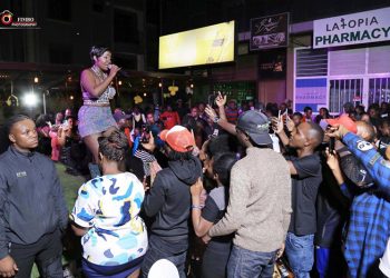 Songbird Jazmine leaves Men “Begging for More” at Vintage anniversary as Fimbo Photography signs Permanent deal