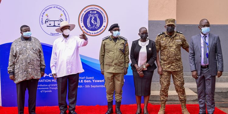 Museveni tells Police: Work with Poor people to Catch the Corrupt