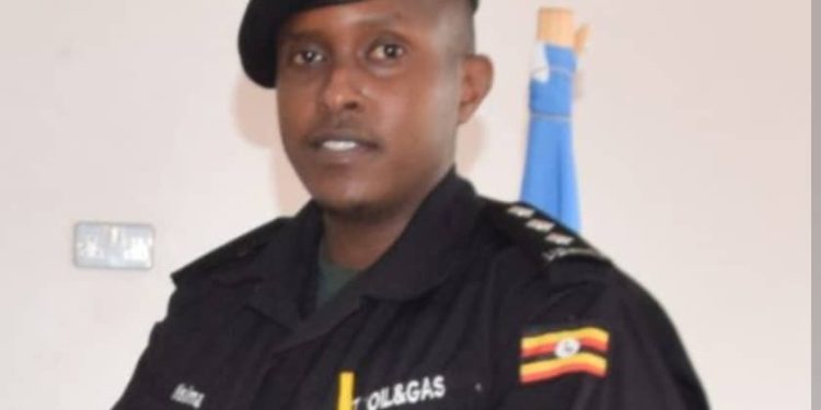 Rogue cop Filmed slapping Female supermarket Attendant has Violent past: He once Forced his Car into Liquor Shop in Ntinda 