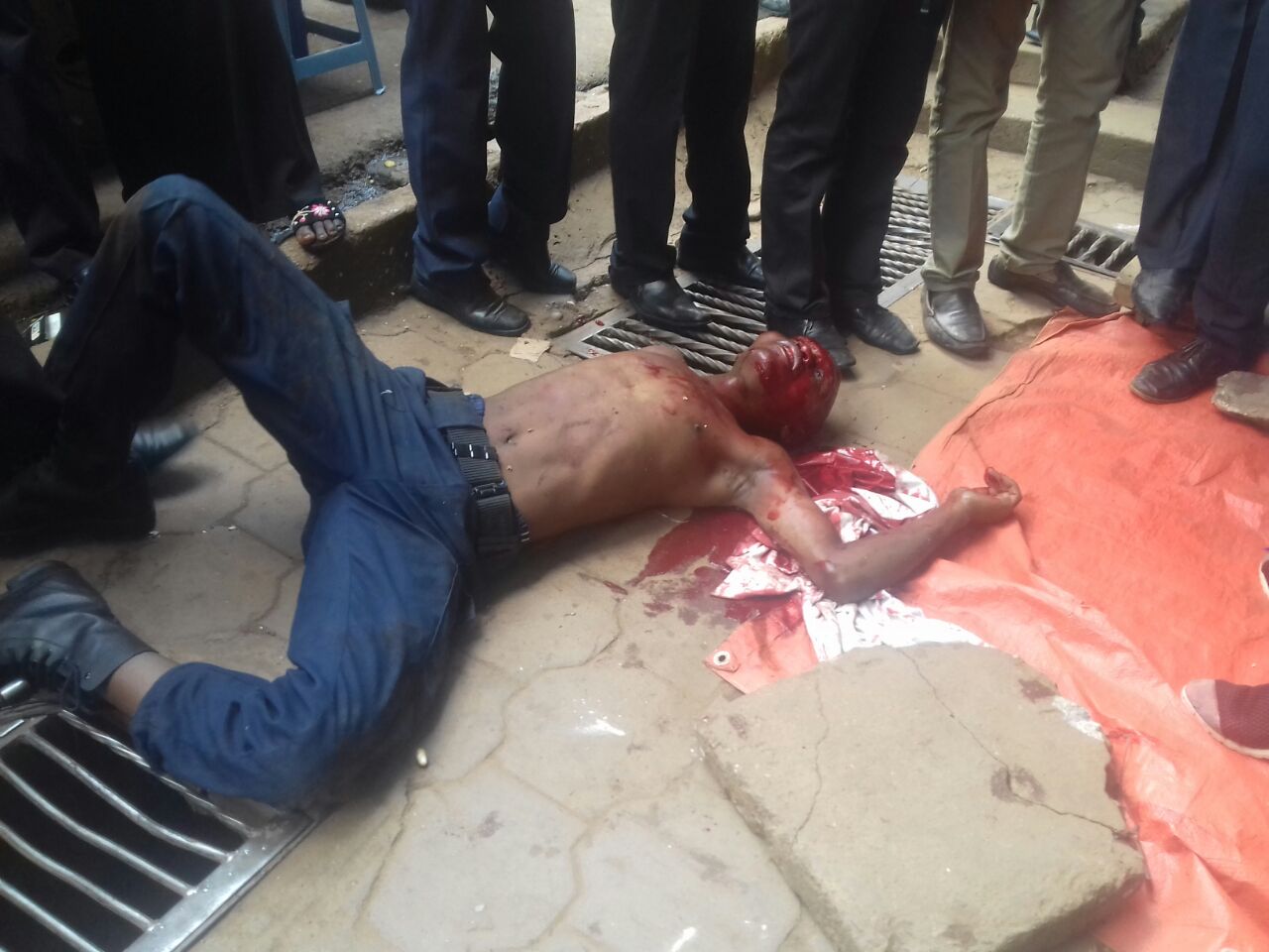 Just in: City guard clobbered for shooting a robber