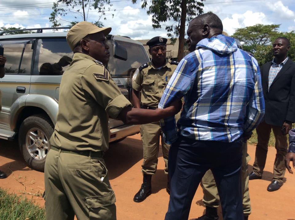 Besigye arrested in western Uganda