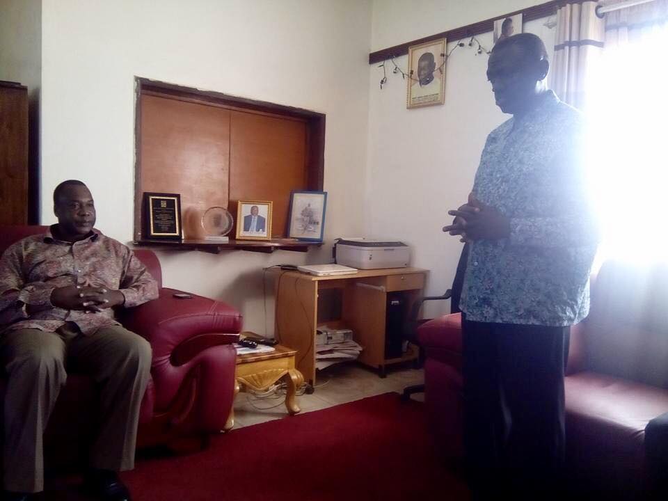 Besigye meets Acholi cultural leader over land clashes