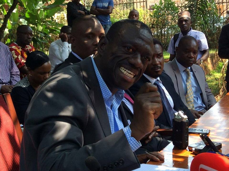 Besigye: Get up in arms and oppose Museveni life presidency