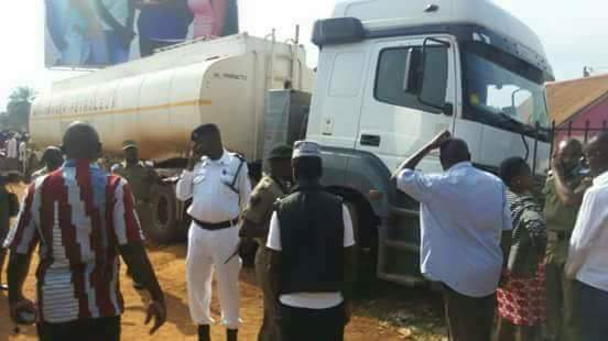 Tears: Fuel tanker trailer crashes 2 children at school gate in Seeta