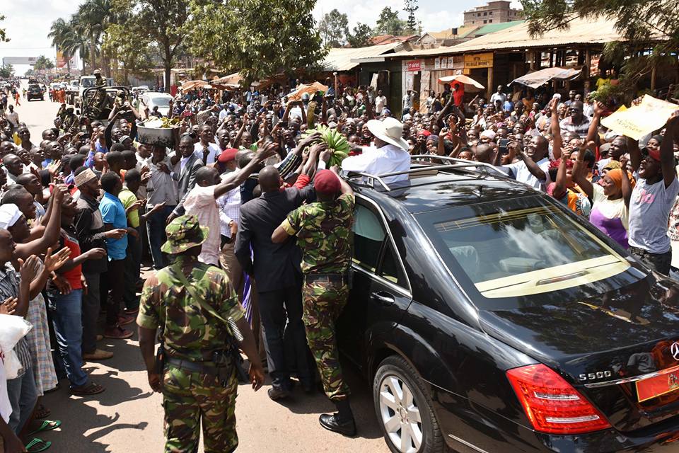 Kireka traders reward Museveni with bunch of matooke