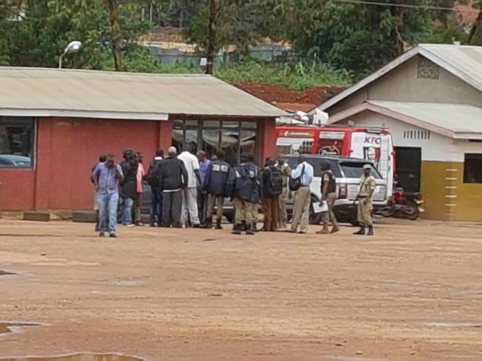 Police storms Panamera bar to evict owner Desh Kananura