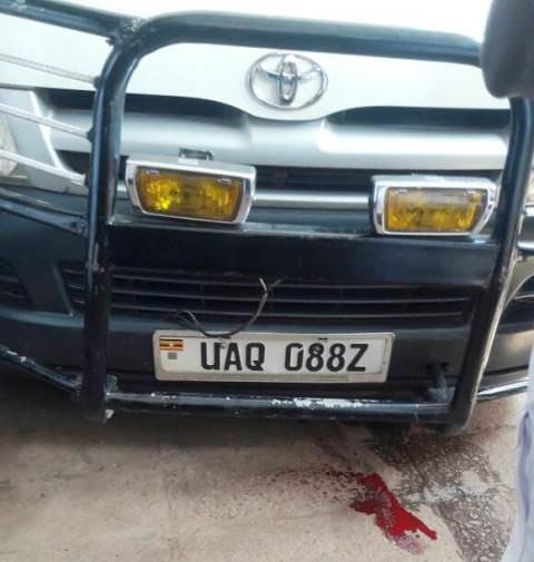 Speeding car kills newspaper vendor as driver jumps out to nab phone thief