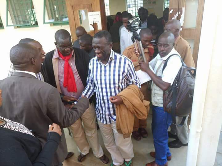 Court drops murder charges against Besigye, grants him bail