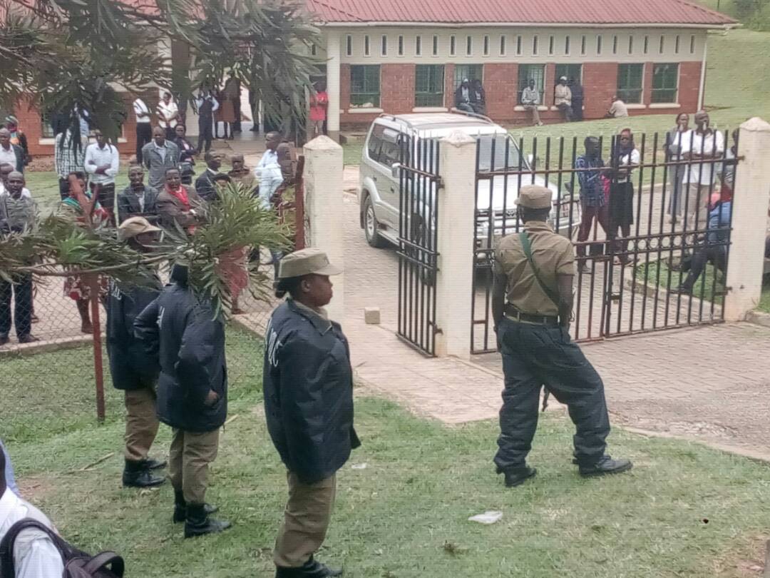 Besigye holed up in Rukungiri Court room fearing Police re-arrest plans