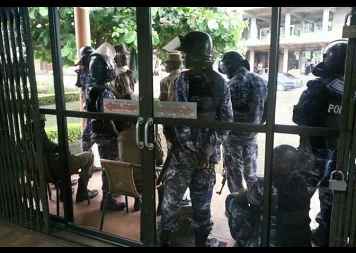 Police Seals off Red Pepper offices