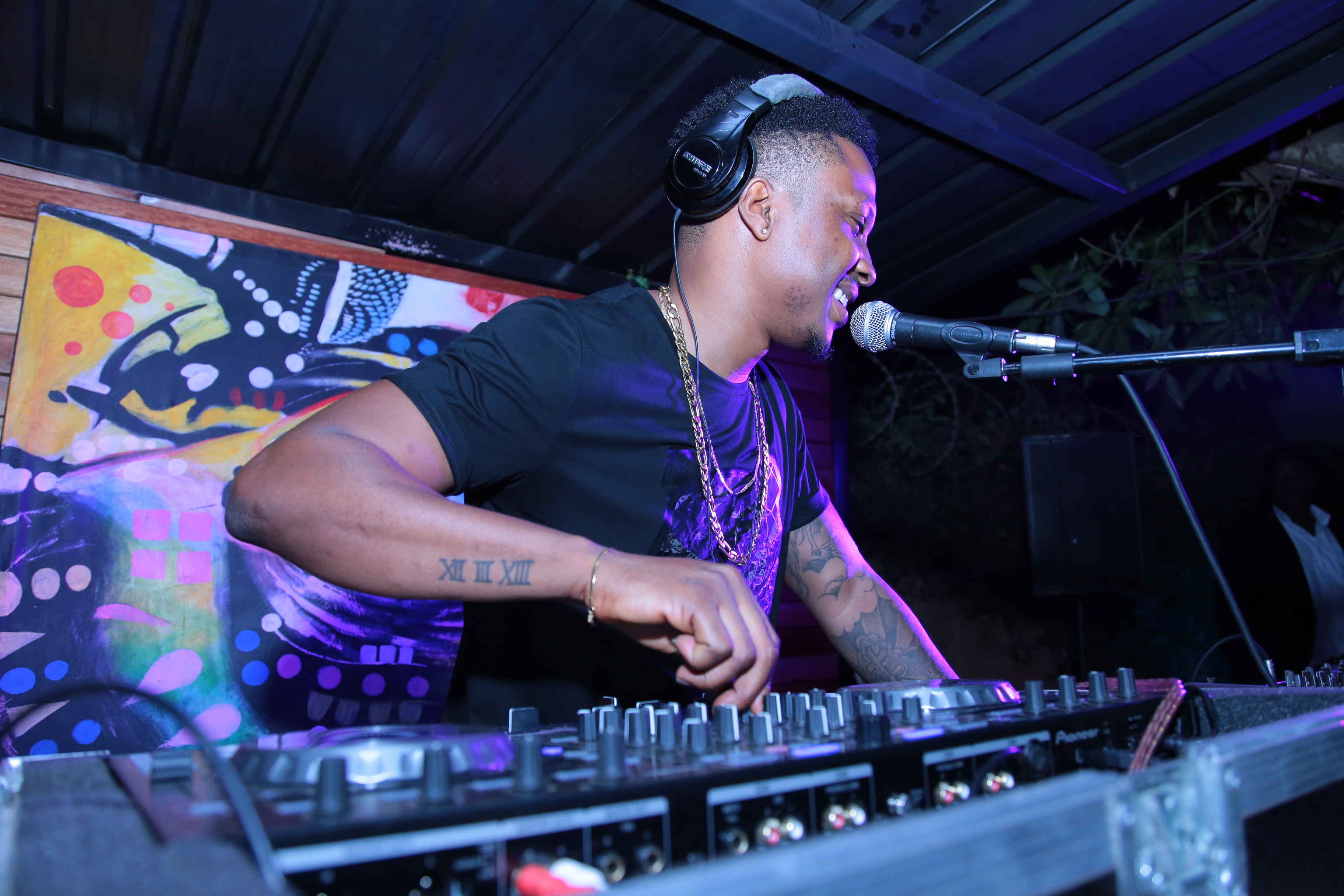 DJ Magnum lights up Cocktails pre-party