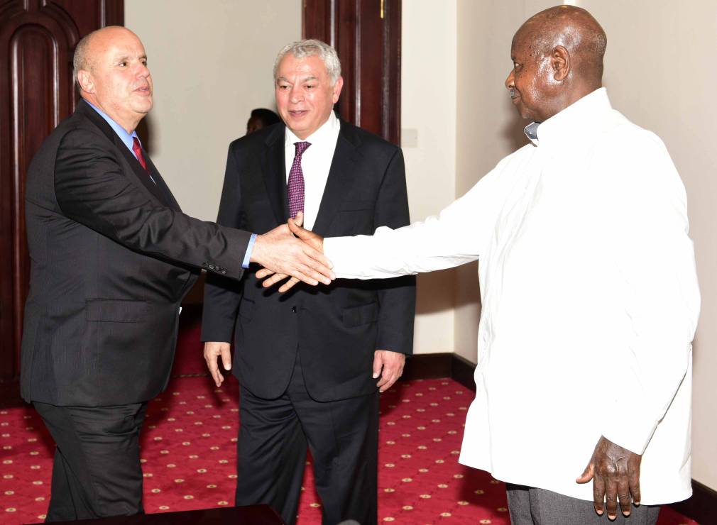 Photos: Museveni Meets America’s  Top Internet Providers