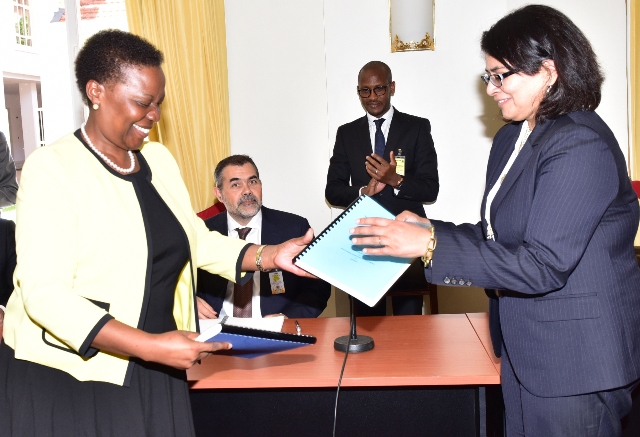 Uganda Signs Oil Refinery Pact; Museveni Praises China for Investing in Africa Unlike the West