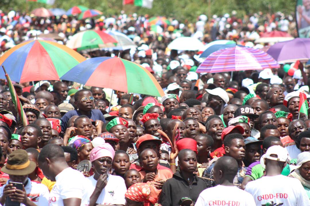 Masses Throng Nkuruzinza’s Referendum Rally in Gitega Province