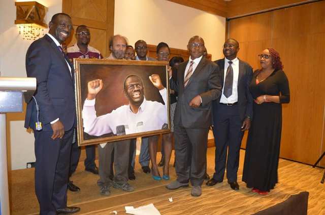 Besigye Takes Defiance to Nairobi