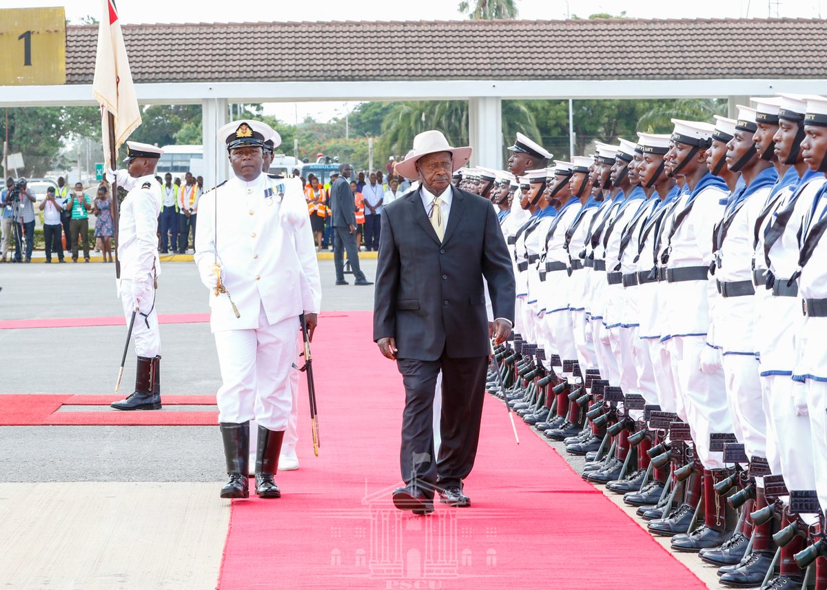 Photos: Museveni Accorded Full State Reception, 21–Gun Salute on Arrival in Kenya