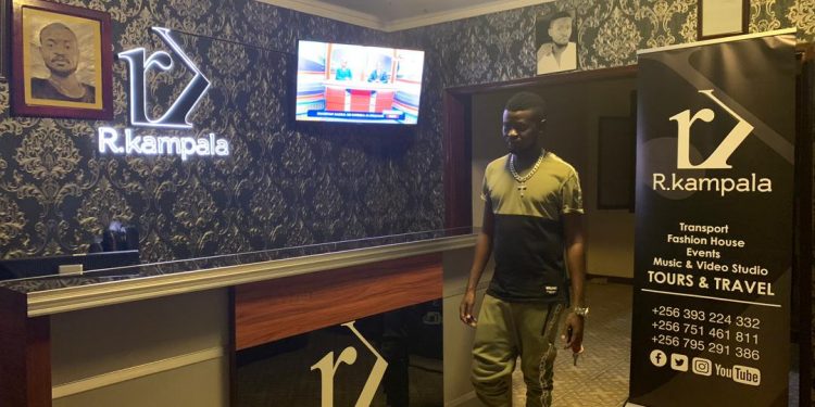 New City Moneybags, Robert Kampala, Flaunts Dollars, Injects cash in King Michael concert