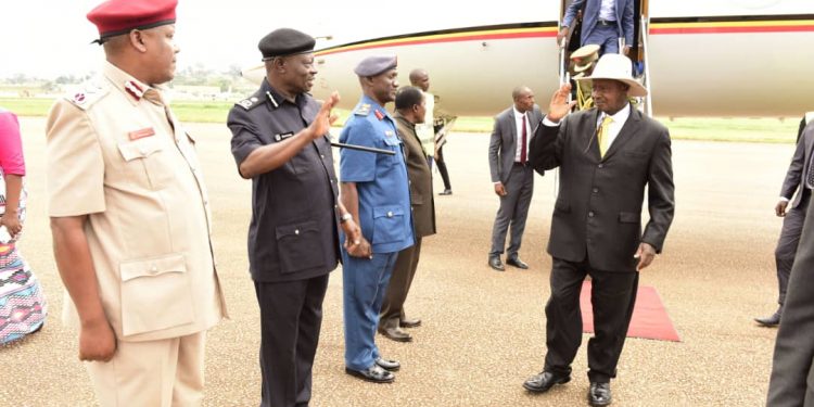 Museveni Returns from Angola