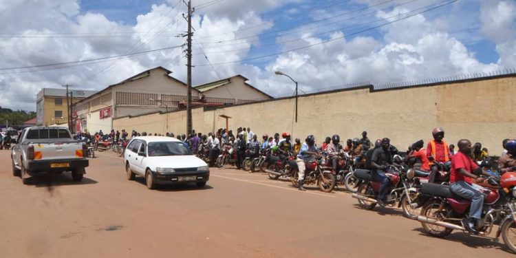 Angry Mob Attempts to Lynch Kabushenga for hosting ‘Illuminati Agent’ who Lied to Dish out Free Cash