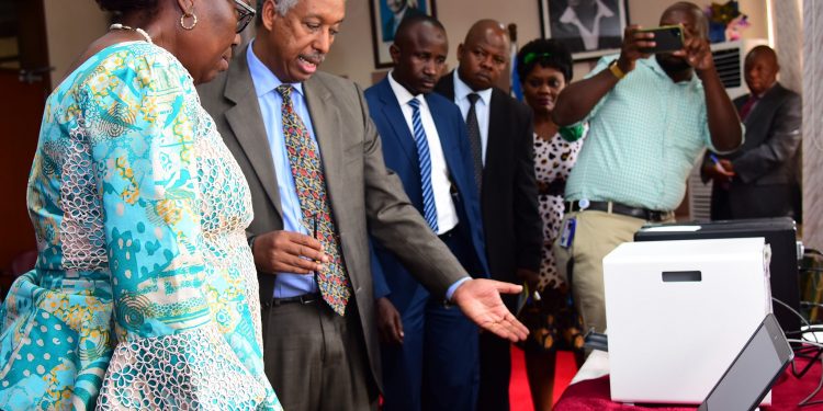 WHO Donates TB Machine to Prisoners