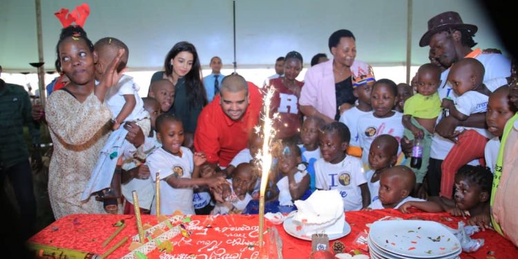 Pictorial: 600 Underprivileged Children Share a Light Moment with Ruparelias