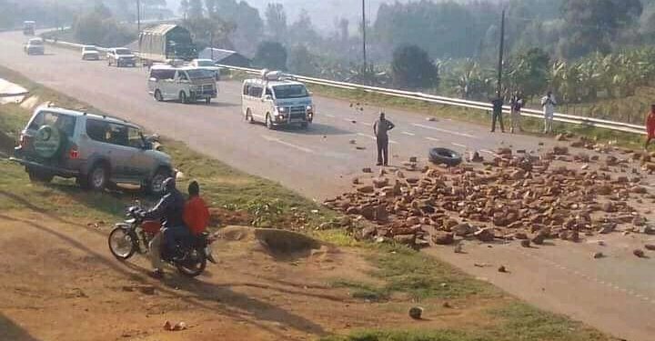 Mayhem in Rushenyi as Kabasharira’s supporters contest Rukutana’s victory