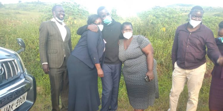 Photos: Celebrations as Lawyer Opiyo is driven out of Kitalya Prison