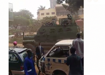 VIDEO: UPDF Choppers, Tankers Patrolling Kampala excite Ugandans as Voting nears