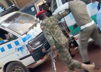 VIDEO: Armed UPDF soldier Drags traffic Officer by Collar for Failing to Clear way