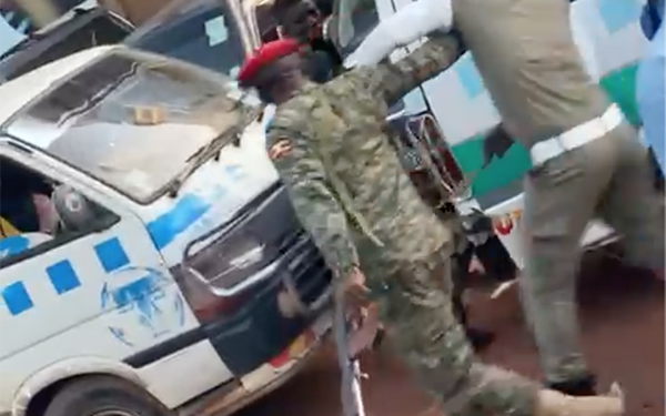 VIDEO: Armed UPDF soldier Drags traffic Officer by Collar for Failing to Clear way