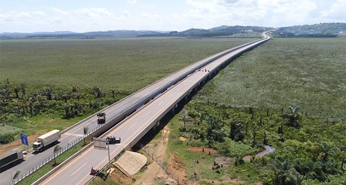 UNRA pays South African firm Shs.1b monthly to wash Entebbe Expressway