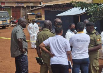 Gunmen attack Kyabadaza police; Kill 2 civilians, Release suspects, Burn station