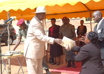 “Stop giving Voters money”; Museveni warns Kampala NRM leaders 