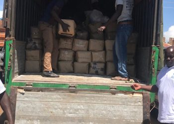 10000 smuggled Mobile Phones confiscated by URA officials in Iganga