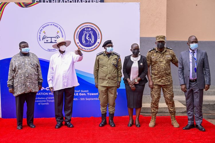 Museveni tells Police: Work with Poor people to Catch the Corrupt