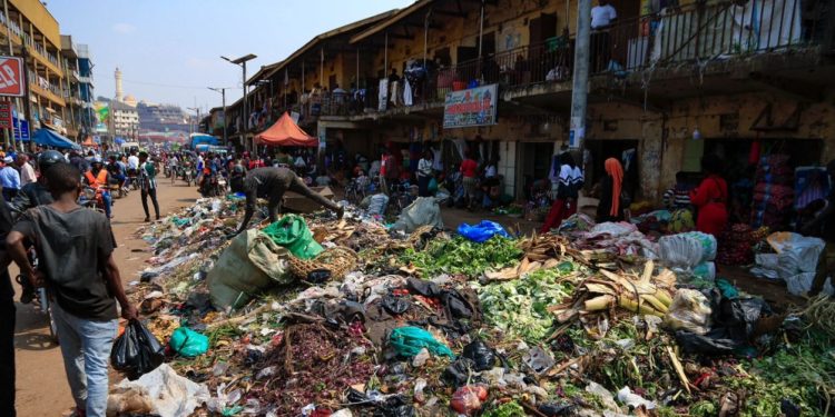 Museveni rebukes new KCCA Leadership over Rotten city “I see Flies everywhere”