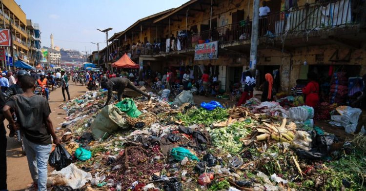 Museveni rebukes new KCCA Leadership over Rotten city “I see Flies everywhere”