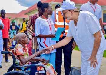 “May You Live Long”: 104-Year-Old woman Prays for Sudhir after Receiving Wheelchair at Rajiv Memorial Eye Camp